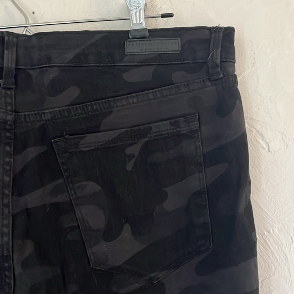 Social Standard by Sanctuary Ankle Skinny Camo Jeans, Size 14, Black/Gray - Picture 9 of 13